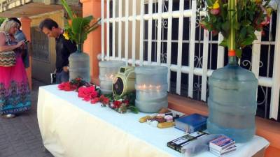Los familiares del filipino llegaron a Roatán para honrar la memoria de su ser querido.