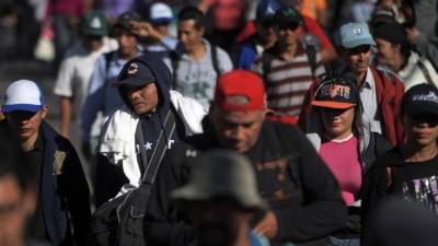 Los planes para organizar la siguiente caravana se toman las redes sociales. AFP
