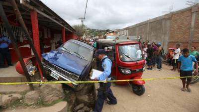 El cuerpo de Donaldo Martínez quedó bajo las llantas del vehículo tipo pick-up.