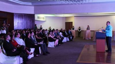 El alcalde Armando Calidonio dio la bienvenida a los galenos a San Pedro Sula.