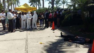 Simulacro. Los asistentes participaron en el taller de Contaminación de la Investigación impartido por la licenciada Aurelia Murillo, de Panamá.