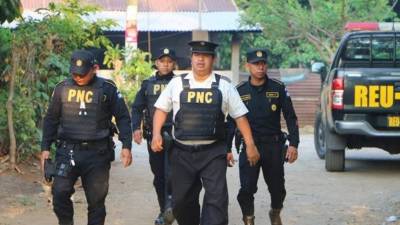 Los agentes fueron capturados infraganti gracias a la rápida acción policial.