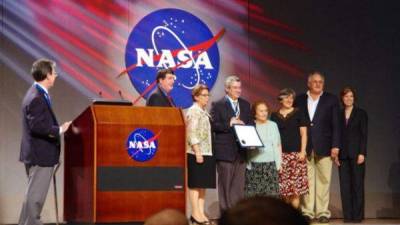 El reconocimiento fue entregado el martes pasado a Juan Gálvez en el Centro Espacial Lyndon B. Johnson, en Texas.