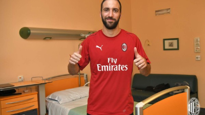 El Pipita se sometió este jueves a las pruebas médicas antes de firmar con el Milan.