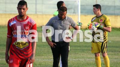 Carlos Pavón y el Vida están pasando por una terrible racha.