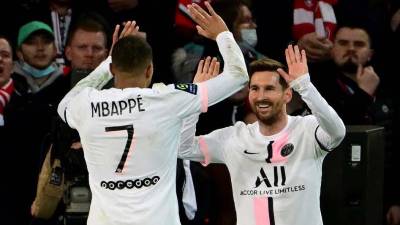 Leo Messi celebró su gol junto a Kylian Mbappé.