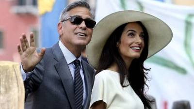 Amal ejerce de cabecilla de una nueva banda de directoras ejecutivas, abogadas respetadas, publicistas internacionales o directoras de renombre que han optado por comprometerse con actores.