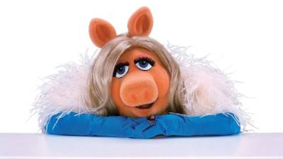 La cerdita Peggy anda nuevamente en busca del amor.