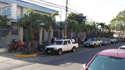 Los ciudadanos empezaron a hacer fila desde las 4:00 am.