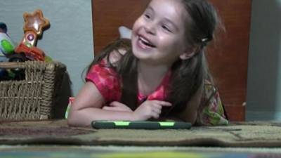 Alexis Martin aprendió a leer español a través de una iPad.