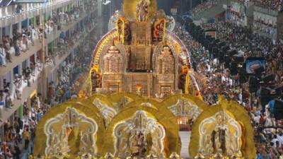 Desfile en el sambódromo de Río de Janeiro, Brasil.