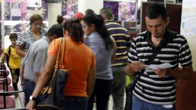 Muchos sampedranos llegaron a pagar ayer.