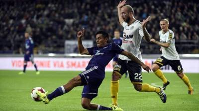 El hondureño Andy Nájar jugó con el Anderlecht frente al Lokeren.