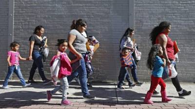 Estados Unidos decidió relajar los requisitos de seguridad que deben cumplir las personas que se ofrecen para acoger a los menores inmigrantes. EFE/Archivo