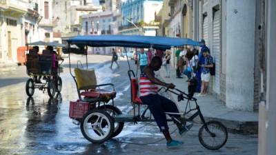 Un hombre captado en una bicitaxi en La Habana, la capital cubana. AFP