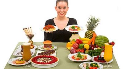 Siga una dieta equilibrada, pero también variada. De esta forma se comerá saludable y de todo