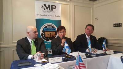 Los fiscales generales de Honduras, Óscar Chinchilla; de Guatemala, Thelma Aldana, y de El Salvador, Douglas Meléndez.