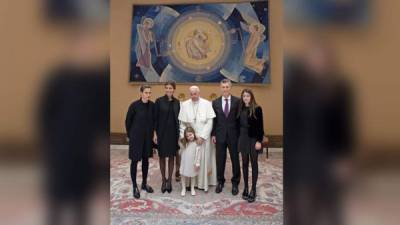 Fotografía cedida por el Vaticano de la audiencia del papa Francisco al presidente argentino Mauricio Macri. EFE.