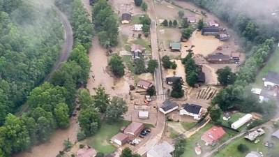 Severas inundaciones dejaron decenas de personas desaparecidas en Virginia.