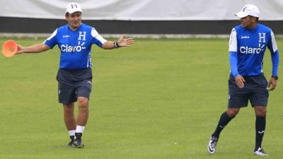 Jorge Luis Pinto en los entrenamientos de la Bicolor realizado hoy en el estadio Morazán. Foto Delmer Martínez.
