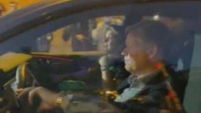 Ronald Koeman se desplazaba con su esposa en el momento que fue atacado.