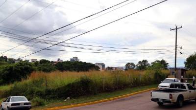 El inmueble se encuentra cercado y con acceso restringido, aún así es notorio que no se le ha puesto mano en los últimos años.