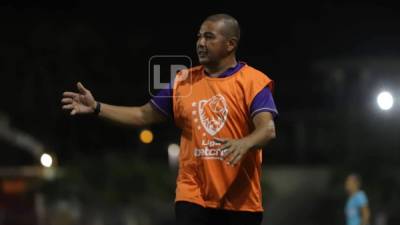 Carlos 'Chato' Padilla ya no es más entrenador del Victoria. Foto Melvin Cubas