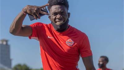 Alphonso Davies de 20 años de edad será un jugador peligroso para Honduras. Foto Facebook Oficial Alphonso Davies.