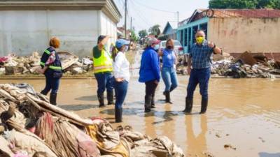 Alcalde Armando Calidonio supervisa trabajos de limpieza en colonia Céleo González.