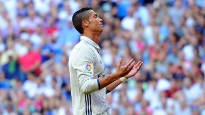 Salen a la luz unas imágenes en las que se ve a Cristiano Ronaldo abandonando el campo en las que hace gestos de desaprobación contra la reacción de descontento de la afición.