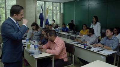 Los profesionales universitarios comenzaron ayer el taller sobre Criminología.