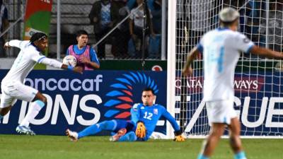 Bryan Róchez ingresó y marcó el 2-0 definitivo de Honduras ante México en la ida de los cuartos de final de la Nations League de Concacaf.