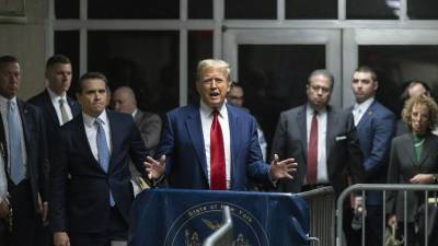 Trump denunció que el juicio penal en su contra en una “caza de brujas” de los demócratas para impedirle hacer campaña.