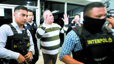 El exdirector Ricardo Ramírez del Cid al ingresar a los Juzgados de Criminalidad Organizada.