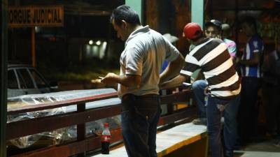 Familiares de los menores llegaron ayer a la morgue. Solo hallaron un cuerpo.