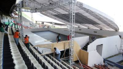 Los últimos retoques se hicieron ayer en el escenario de la ceremonia.