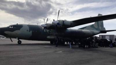 Un avión de la Fuerza Aérea venezolana tasladó a los 700 agentes especiales a la frontera con Colombia este domingo./Twitter.