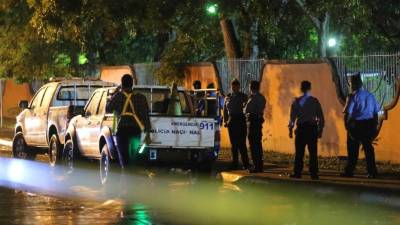 El cuerpo quedó tirado en el bulevar.