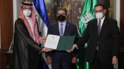 El presidente de Honduras, Juan Orlando Hernández, recibió a Haytham Bin Hassan Mohammed Al- Malki de Arabia Saudita.