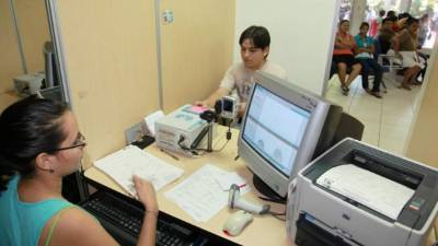 570,000 jóvenes de 800,000 han trámitado cédulas.