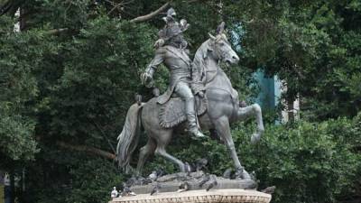 La estatua del gran héroe Francisco Morazán ubicada en la Plaza Central desde 1883. Es hecha de material de bronce y traída desde Francia.