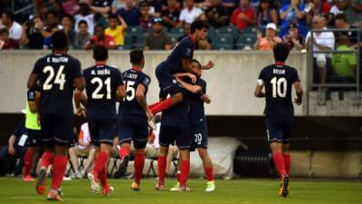 Los jugadores de Costa Rica celebrando el gol contra Panamá. Foto AFP