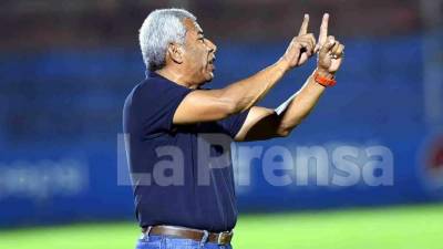 Héctor Castellón, entrenador del Vida, durante el partido contra el Olimpia. Foto Samuel Zelaya
