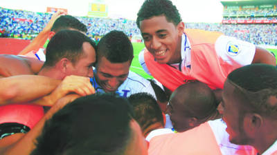 En toda Honduras se vive una fiesta que solo el fútbol y la Selección Nacional son capaces de generar.