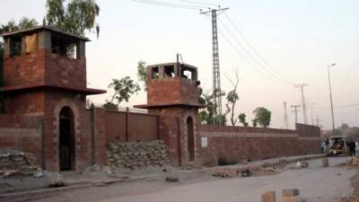 Vista del exterior de la cárcel de Pesahwar donde se encuentra encarcelado el doctor Shakil Afridi. EFE/Archivo