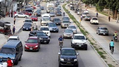 Durante todo el día se ve un alto flujo vehicular en el bulevar del norte. Foto: Franklyn Muñoz