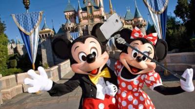 Los visitantes a Disney ya no podrán tomarse las famosas selfies con los personajes del parque.