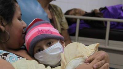 Mientras los hospitales yacen abarrotados por pacientes de la covid-19, miles de enfermos de cáncer en Latinoamérica han sido orillados al desamparo.