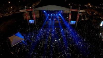 Decenas de personas calorizaron el concierto que ofreció Toño Rosario en Expocentro la noche del sábado. Fotos: Yoseph Amaya