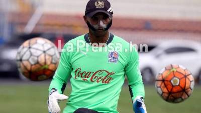 Donis Escober durante el entrenamiento de este viernes del Olimpia en el estadio Nacional. Foto Juan Salgado